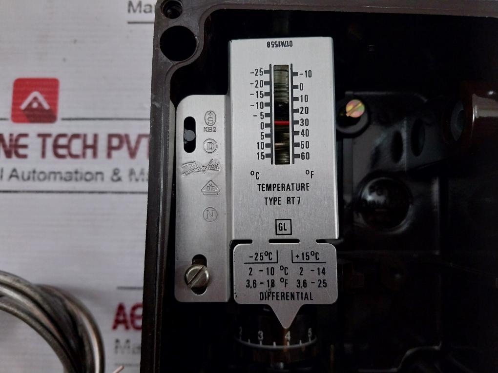 Danfoss Rt7 Temperature Switch 017A1558 Din 46255 17-5053