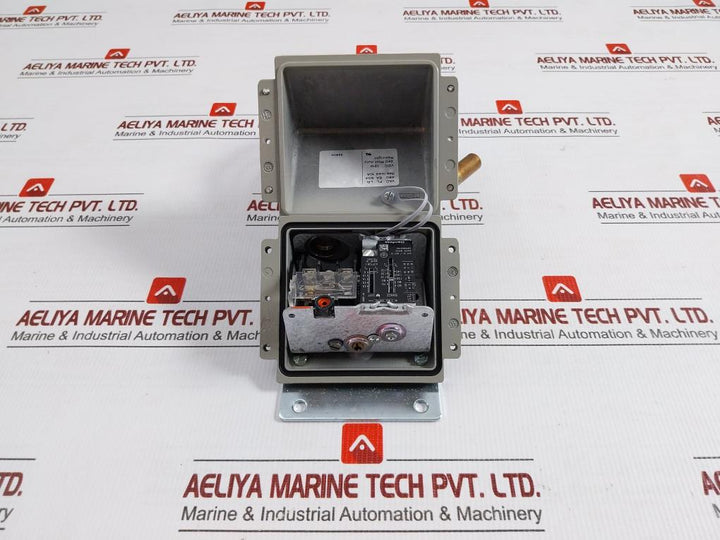 Danfoss Thermostat +60/+150C 480 Vac Kps 81