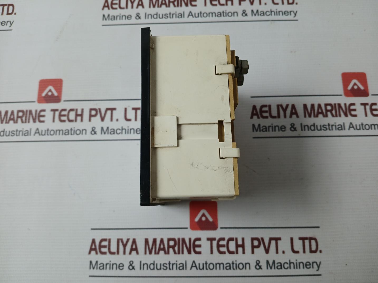 Deif 0 To 500 V Voltage Meter