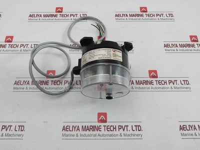Ds1104Na23A1D153 Differential Pressure Switch Fischer 25Bar 0-36Psi 1 Meter