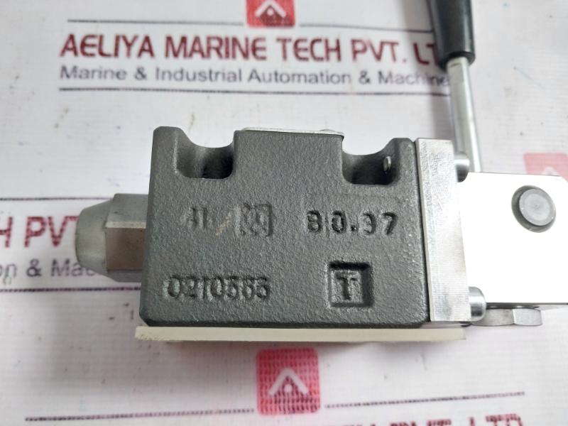 Duplomatic Oleodinamica Dsh3-tak/11n Lever Actuated Directional Control Valve