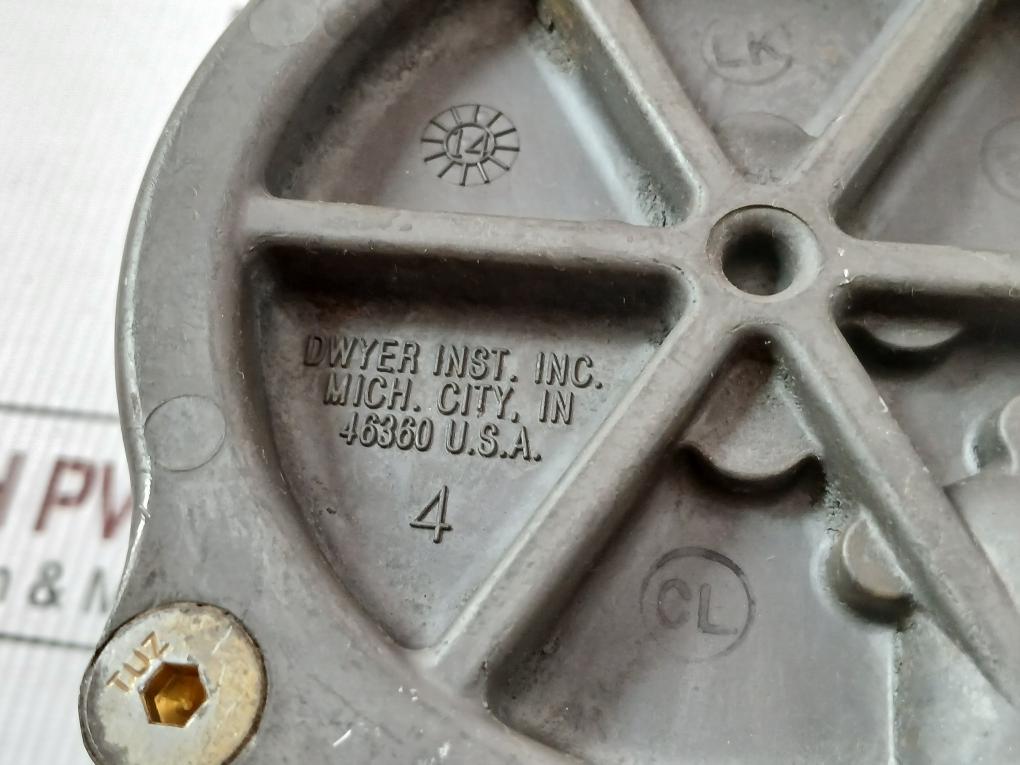 Dwyer Explosion-proof Differential Pressure Switch 1950-5-2F 125 Vac