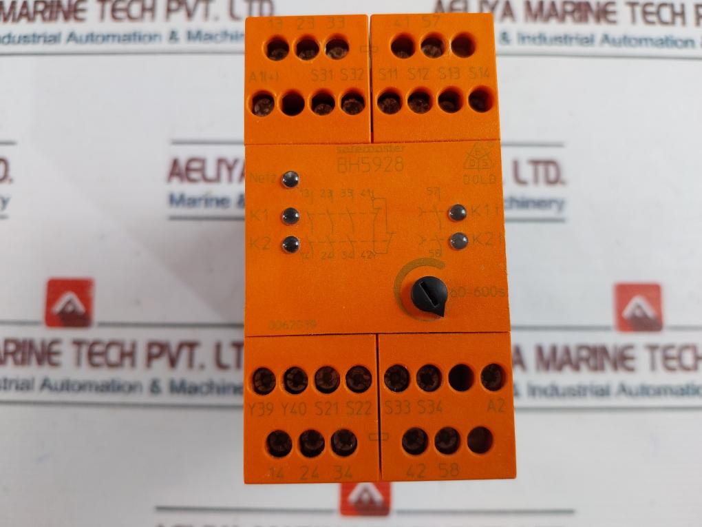 E. Dold & Sohne Bh5928.47/61 Emergency Stop Module W/ Time Delay 60-600S