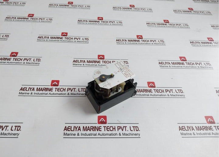 E.Dold & Sohne R 834 T Current Relay 50/60Hz 4A 220V~