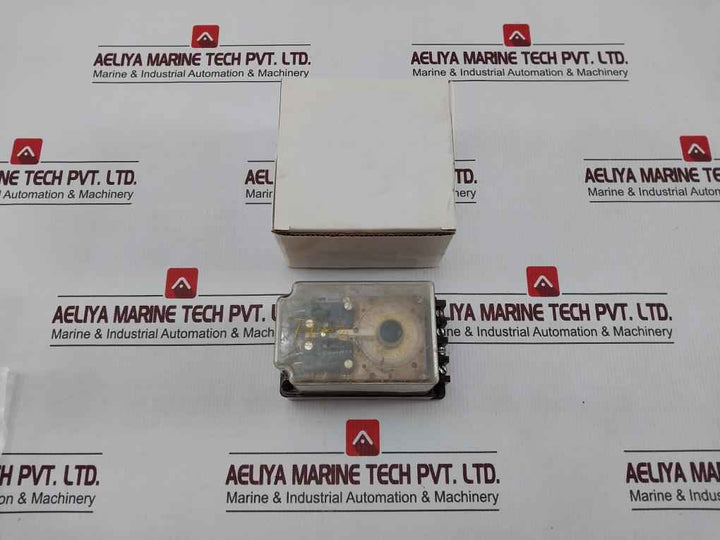 E. Dold & Sohne Zr 712 T Tp 2U Time Delay Relay 4A 220V 0,2-3 Sec