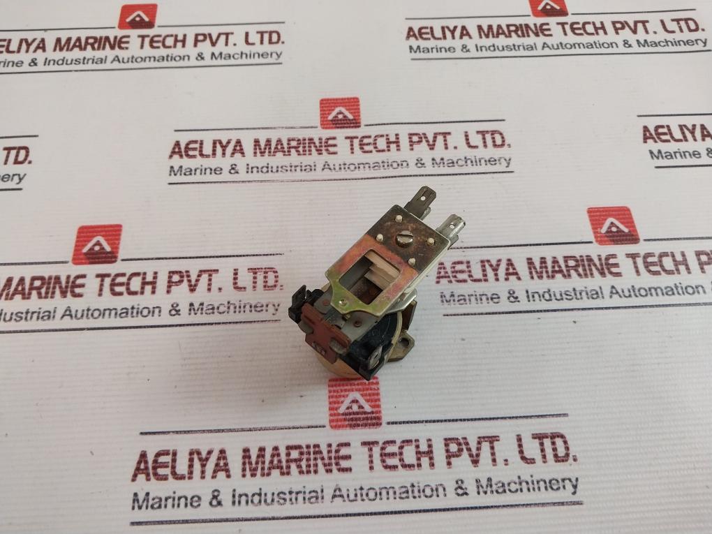 E 3211 NOV 85 Valve 220V 50~