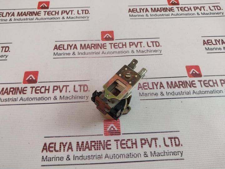 E 3211 NOV 85 Valve 220V 50~