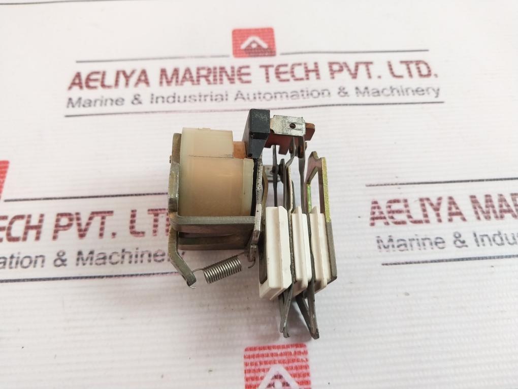 E 3211 NOV 85 Valve 220V 50~