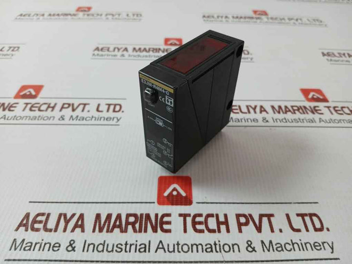 E3Jm-r4M4-g Power Supply Photoelectric Sensor Omron 250Vac 3A