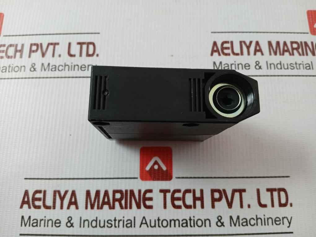 E3Jm-r4M4-g Power Supply Photoelectric Sensor Omron 250Vac 3A