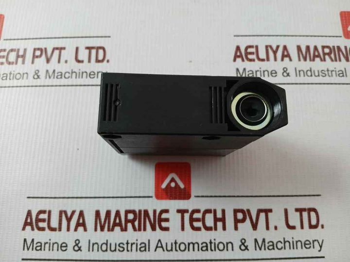 E3Jm-r4M4-g Power Supply Photoelectric Sensor Omron 250Vac 3A