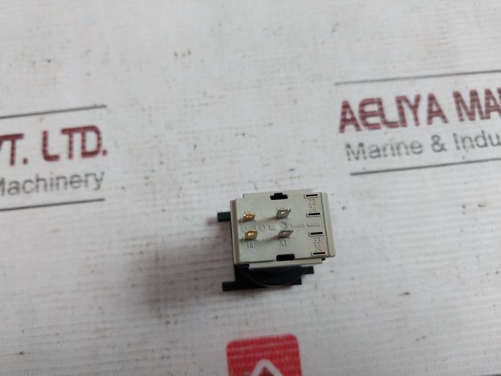 Eao 61-1100.0 Switch Actuator 250Vac/5A 300Vac 320V 48V/1,2W 2A 250V 0,15A 125V