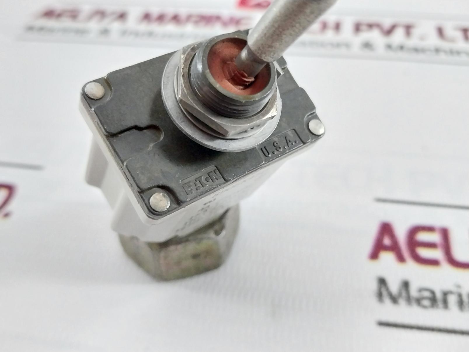 Eaton 81640 Push Button Switch 9A 250Vac