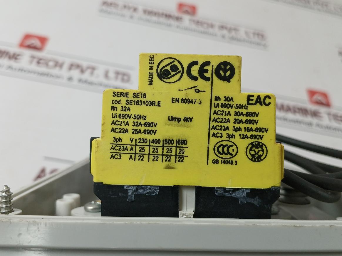 Ec Elettrocanali Ec692901 Industrial Socket With Rotary Isolator Switch Ec69250