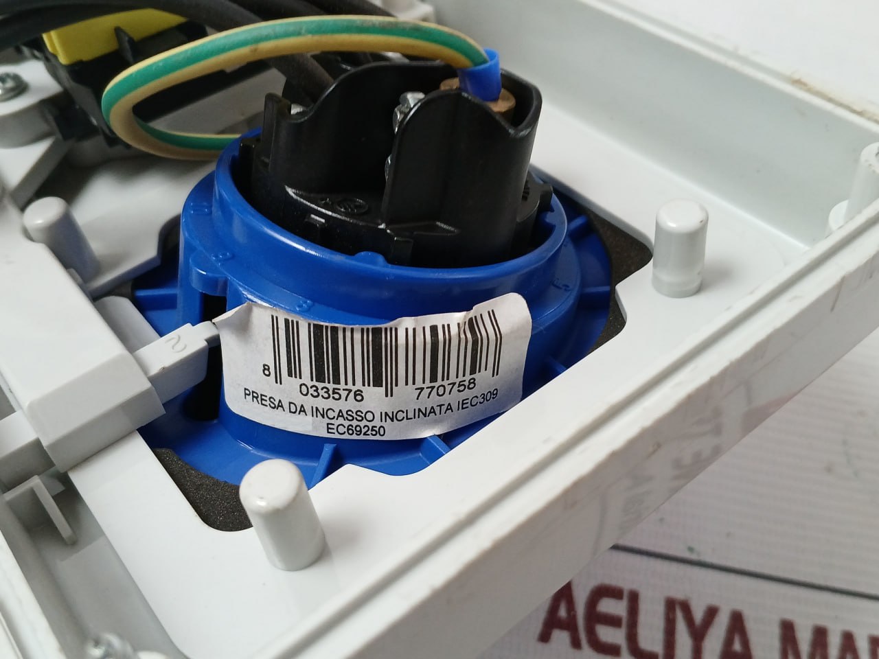 Ec Elettrocanali Ec692901 Industrial Socket With Rotary Isolator Switch Ec69250