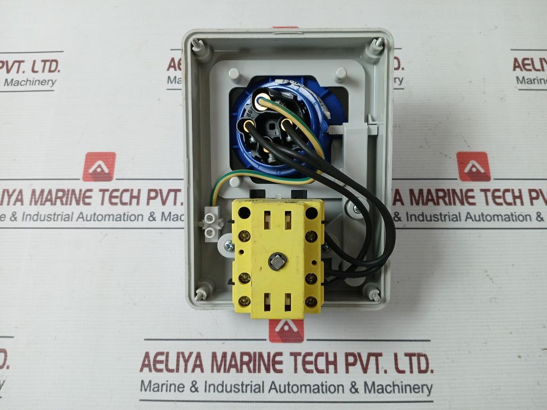 Ec Elettrocanali Ec692901 Industrial Socket With Rotary Isolator Switch Ec69250
