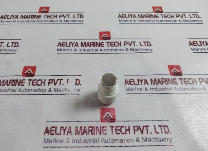 Eia Diii E33 Bottle Fuse E33 Thread Size 500vAc