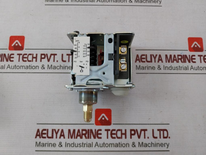 Eliwell O16H6750 Pressure Switch That Measures And Humidity 2-8 Bar