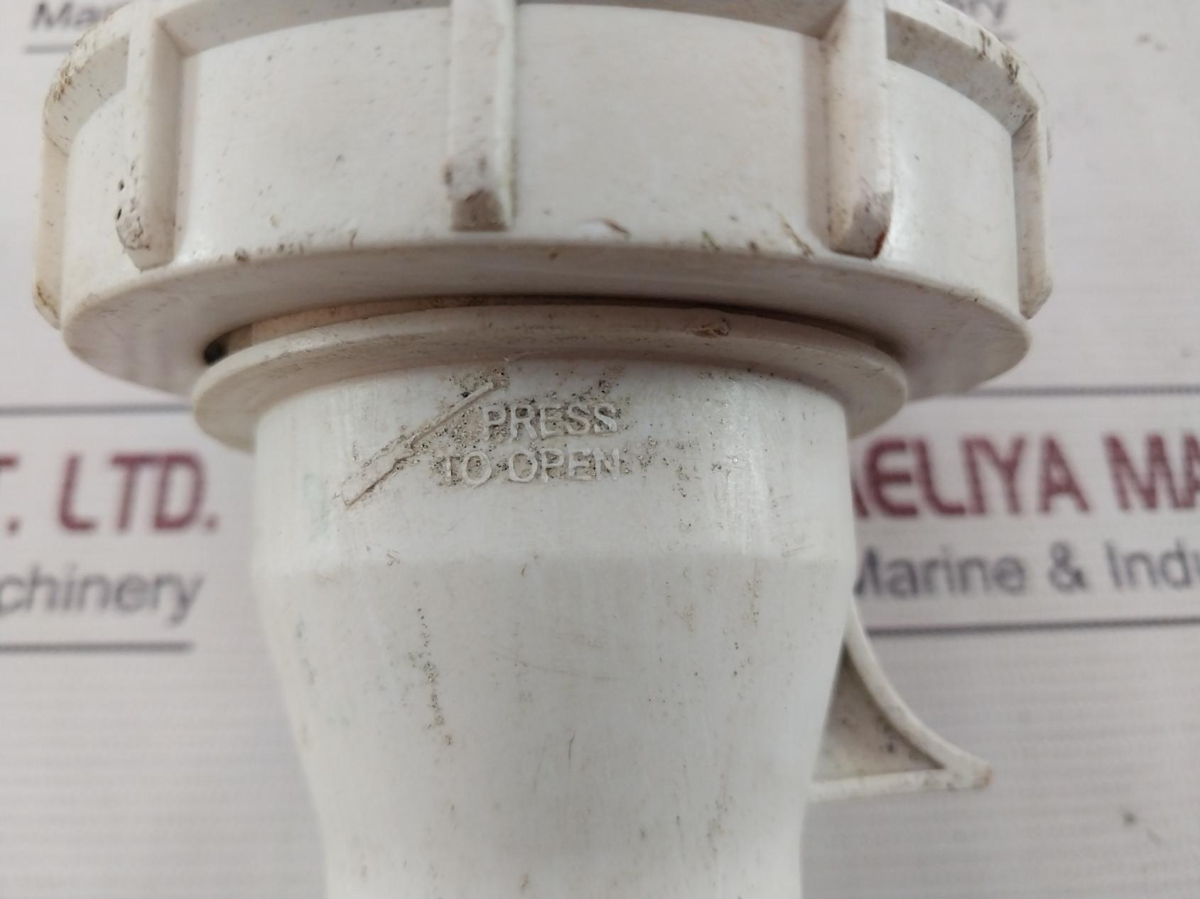 Elmark 0241 Industrial Plug 32A-6H/380-415V