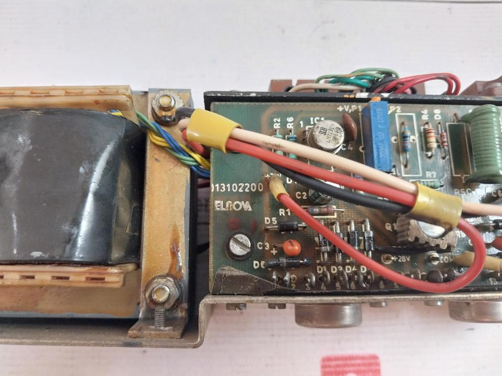 Elnova S-140 Online Ups (Uninterruptible Power Supply) Ac 110V 50Hz 28V 20V