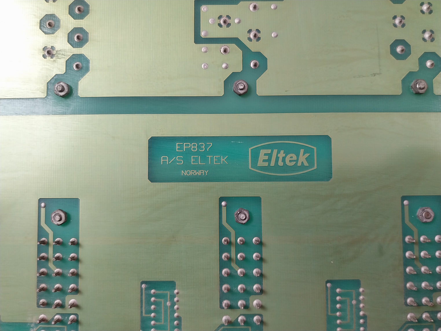 Eltek Ep837 Backplane Circuit Board T32500-h9-4
