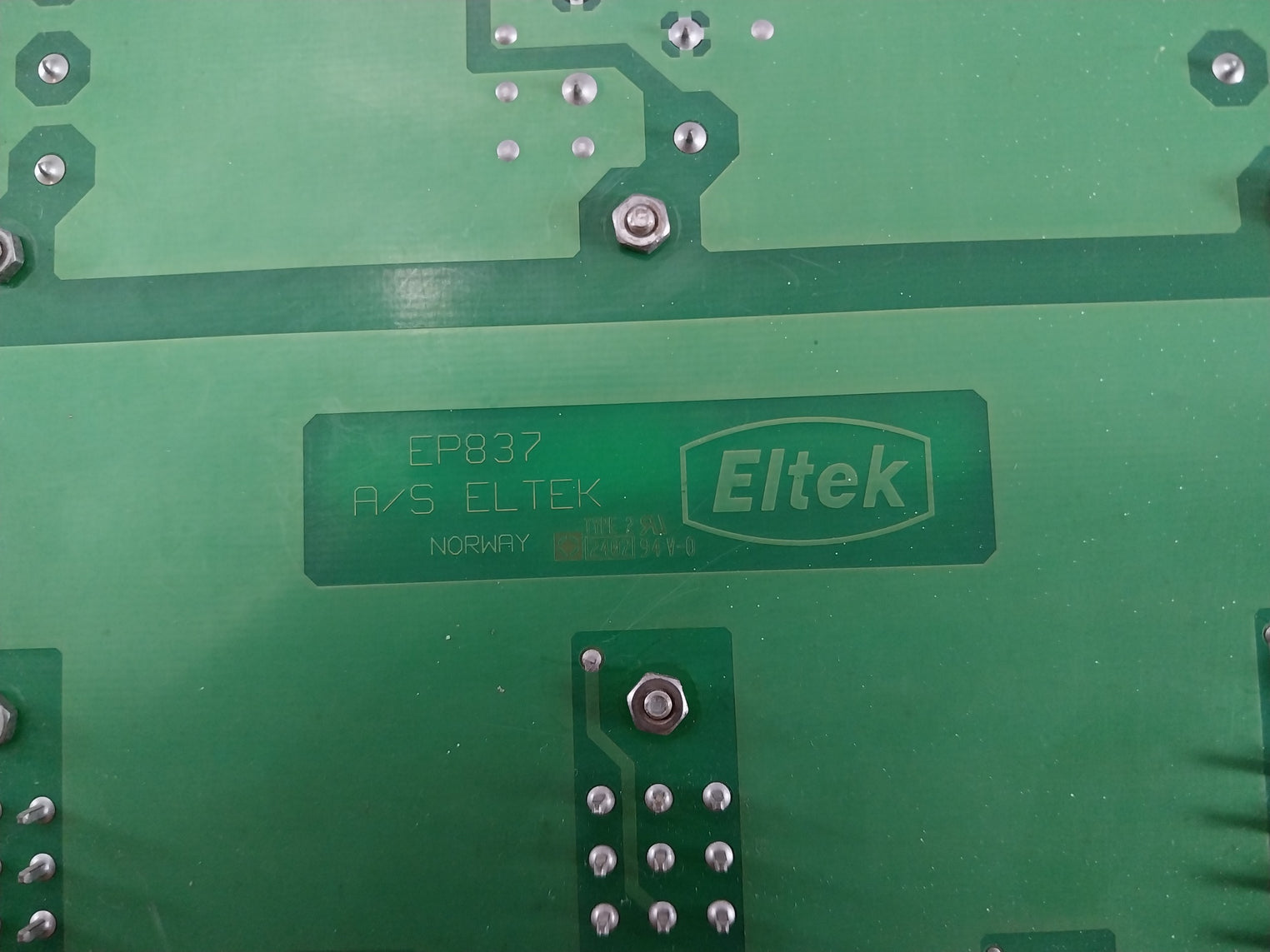 Eltek Smps 700Si Power Supply 241113.020 24V/27A 230Vac/24Vdc/28A 55-65Hz