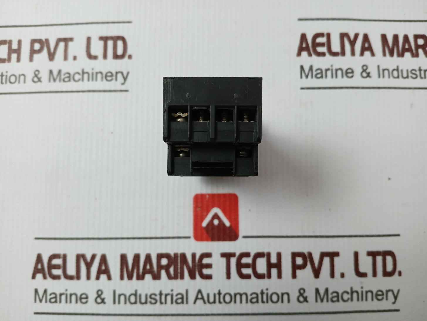 Es 15/4 Relay Socket 7A 300V Ac