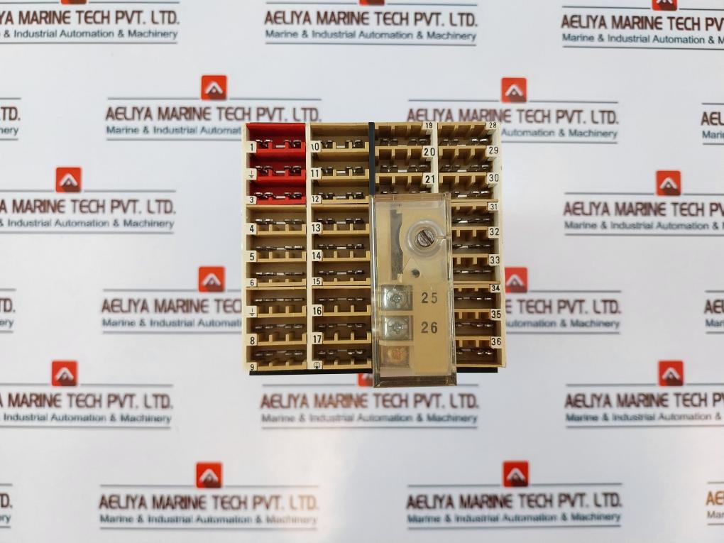 Eurotherm 818S Digital Temperature Controller 100-240Vac +10%-15% 48-62Hz 8.5W