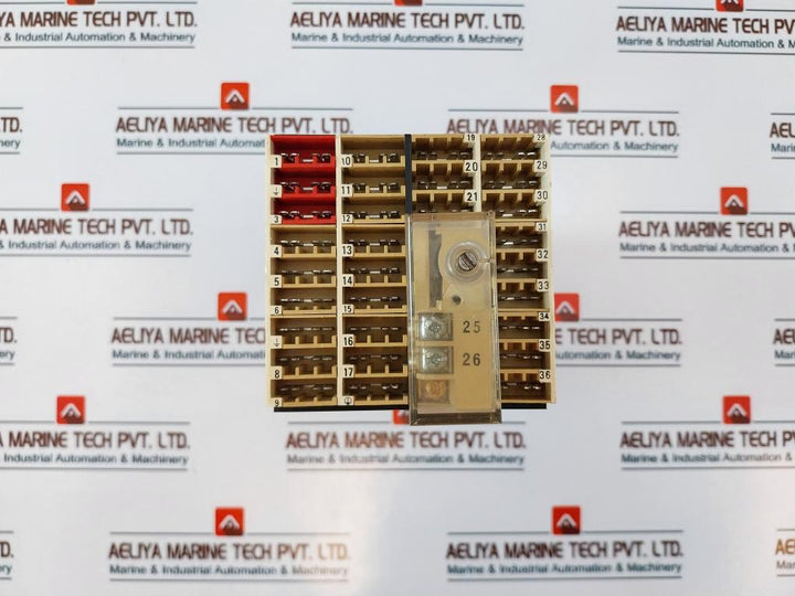 Eurotherm 818S Digital Temperature Controller 100-240Vac +10%-15% 48-62Hz 8.5W