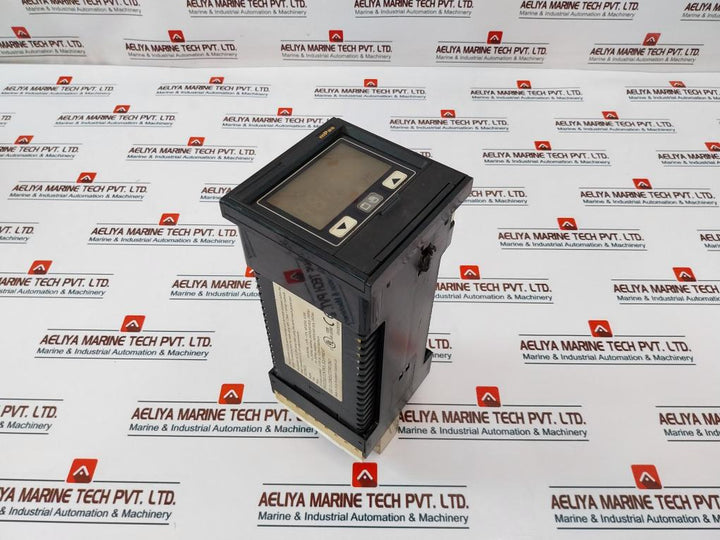 Eurotherm 818S Digital Temperature Controller 100-240Vac +10%-15% 48-62Hz 8.5W