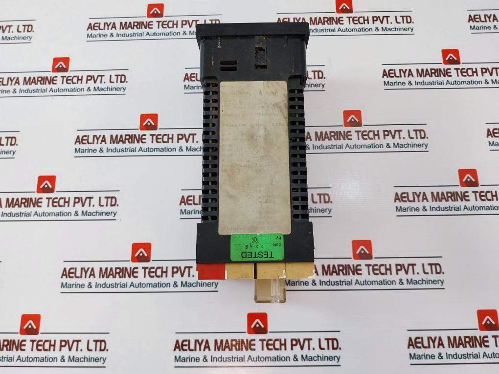 Eurotherm 818S Digital Temperature Controller 100-240Vac +10%-15% 48-62Hz 8.5W