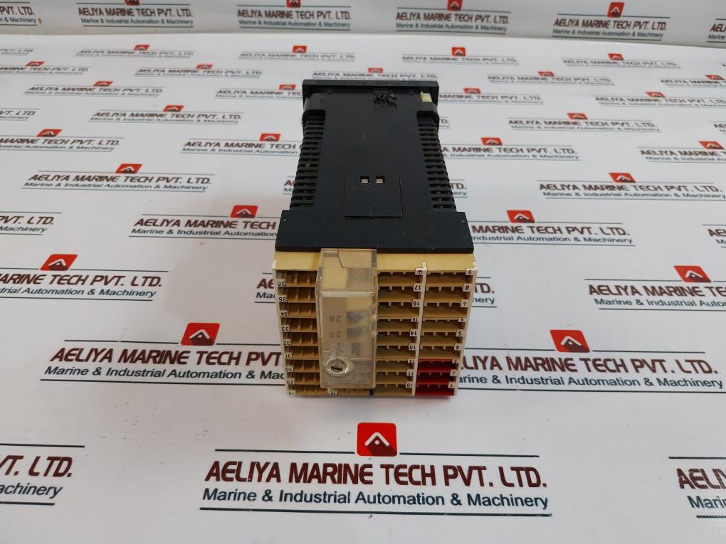 Eurotherm 818S Temperature Controller 100-240Vac, +10% -15%, 48-62Hz, 8.5W