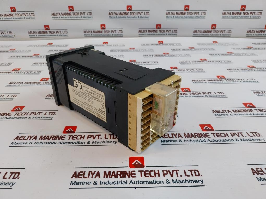 Eurotherm 818S Temperature Controller 100-240Vac, +10% -15%, 48-62Hz, 8.5W