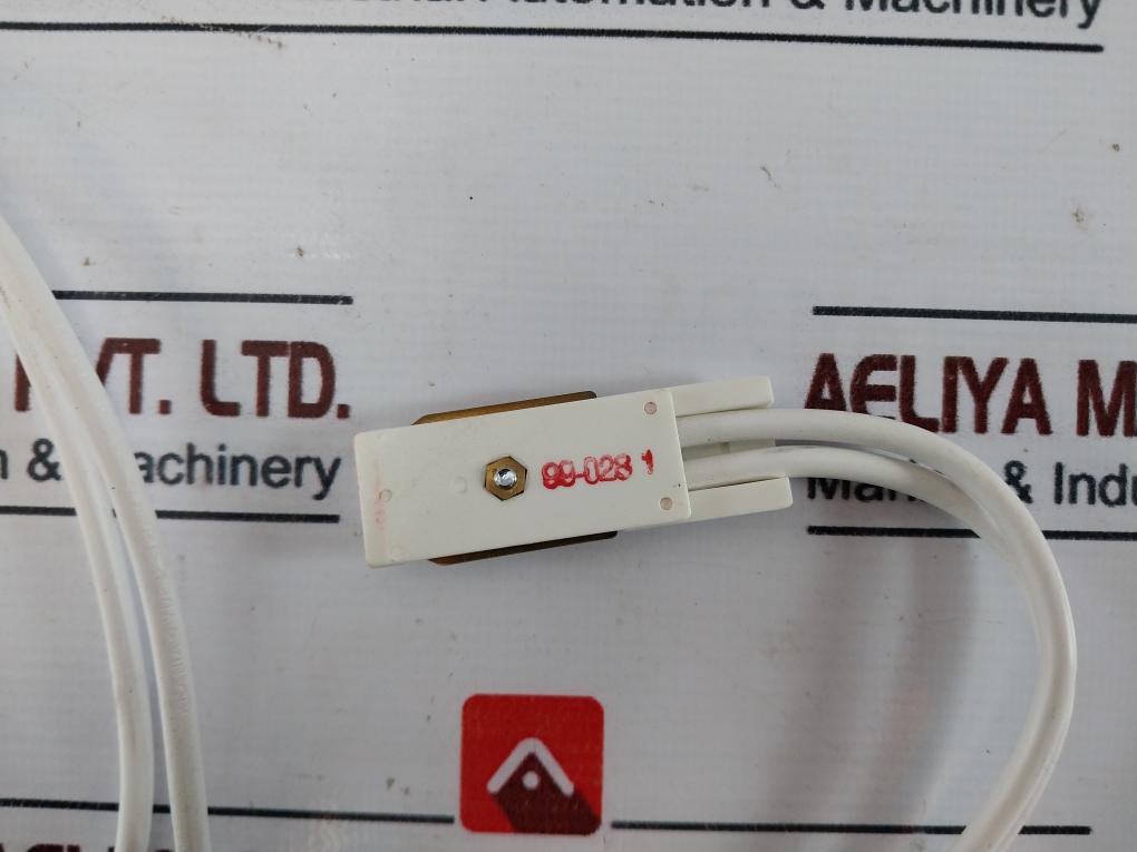 Eutrac 99-028-1/01 Power Rail Feed With Cable 12V 25A