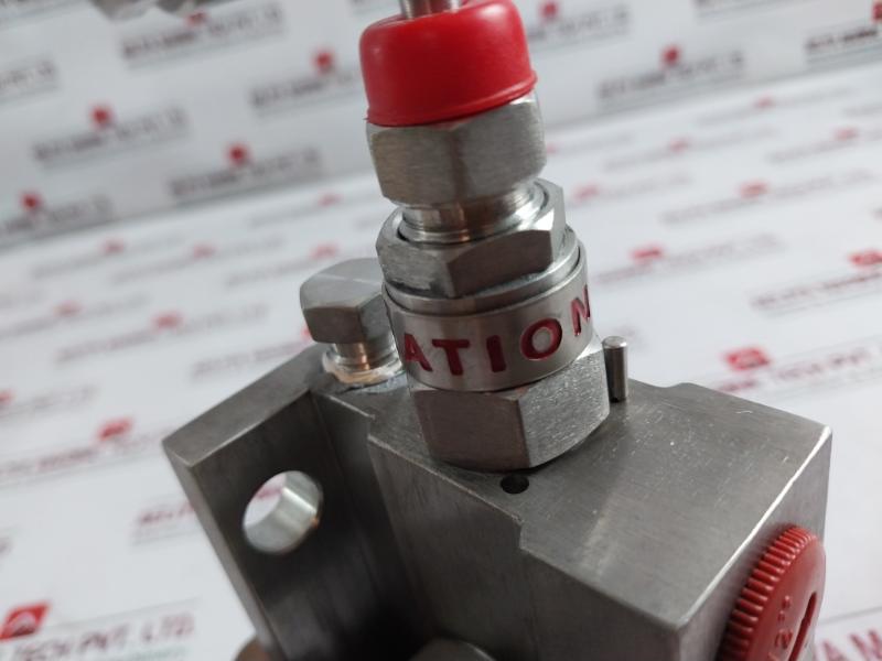 Excelock E306 Dm Three Valve Manifold 1/2" Npt (F) X Flg -6000 Psi 7461/001