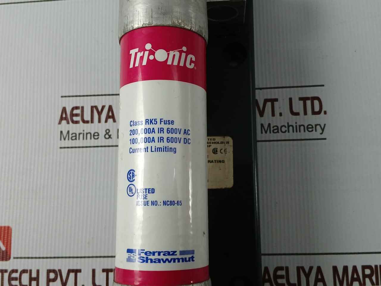 Ferraz Shawmut 62001 Class Rk5 Fuse With Base Holder 600V-200A 1 Pole
