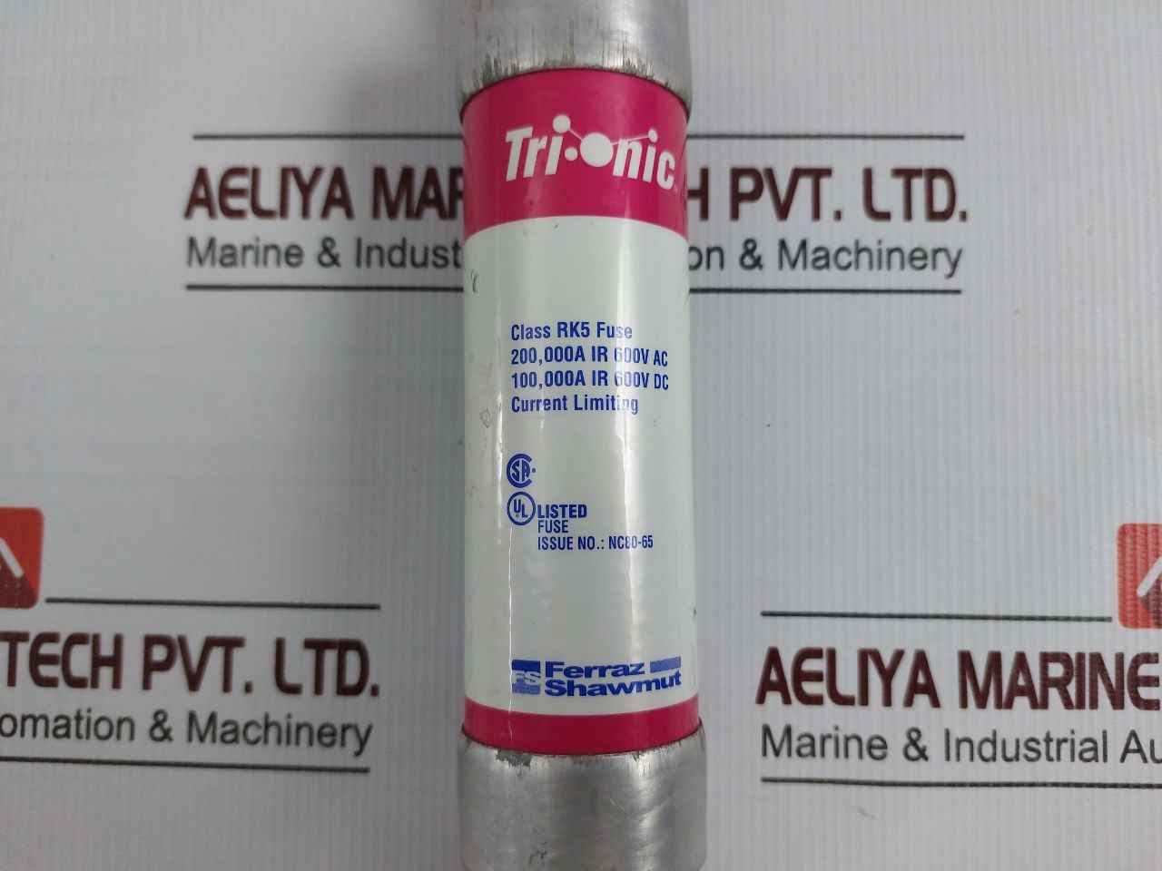 Ferraz Shawmut 62001 Class Rk5 Fuse With Base Holder 600V-200A 1 Pole