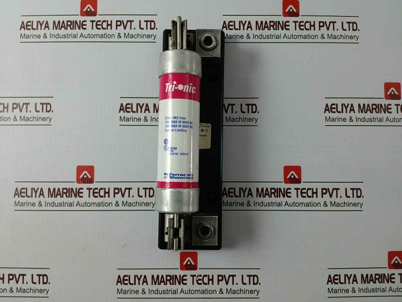 Ferraz Shawmut 62001 Class Rk5 Fuse With Base Holder 600V-200A 1 Pole