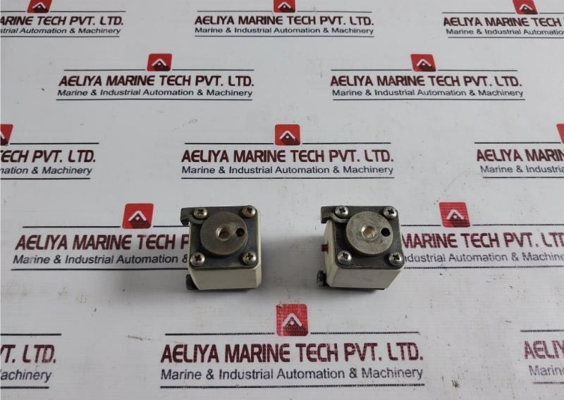 FERRAZ V300053 Fuse Square Body 660-700V AC 125A