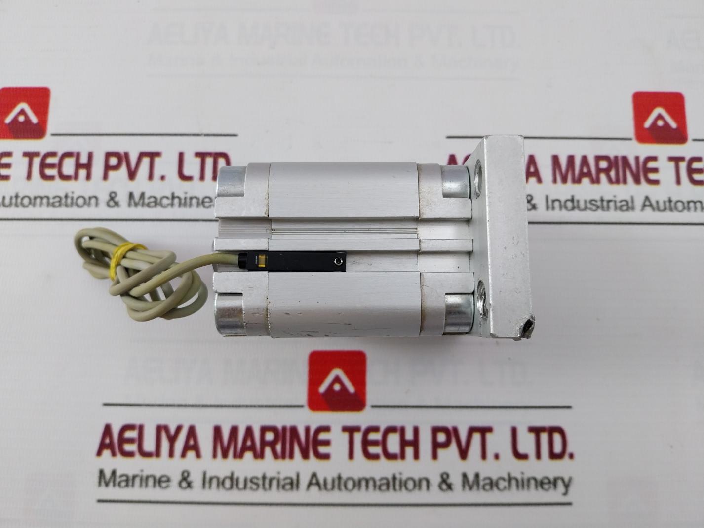 Festo Advu-32-25-p-a Compact Pneumatic Cylinder 10 Bar