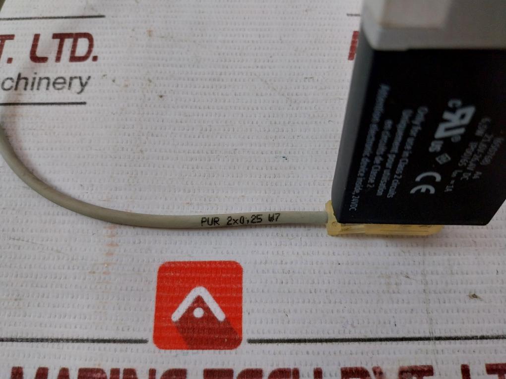 Festo Mhe3-ms1H-3/2G-1/8 Solenoid Valve With Connecting Cable 21,6V-26,4V Dc