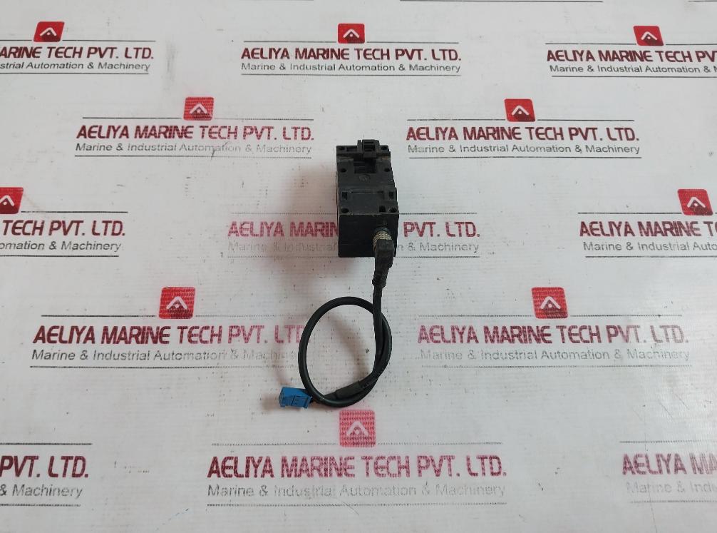 Festo Sde1-v1-g2-h18-c-p2-m8 Pressure Sensor 15 To 30 V Dc Pi102
