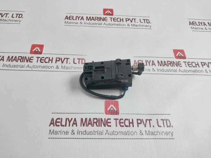 Festo Sde1-v1-g2-h18-c-p2-m8 Pressure Sensor 15-30Vdc