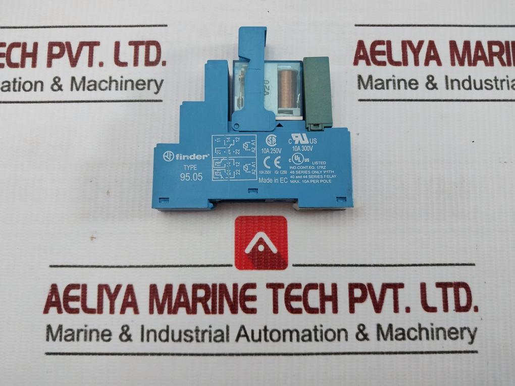 Finder 10A 250V Relay With Soket 44.62S