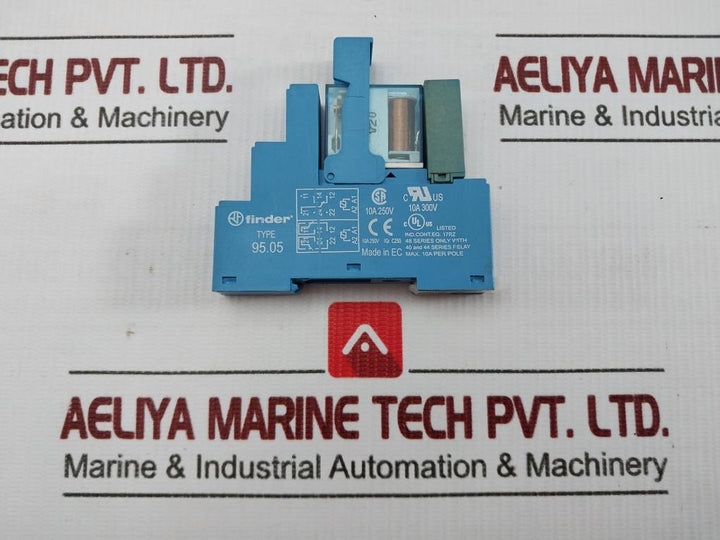 Finder 10A 250V Relay With Soket 44.62S