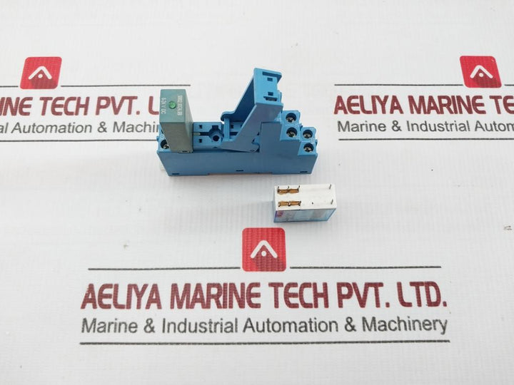 Finder 10A 250V Relay With Soket 44.62S