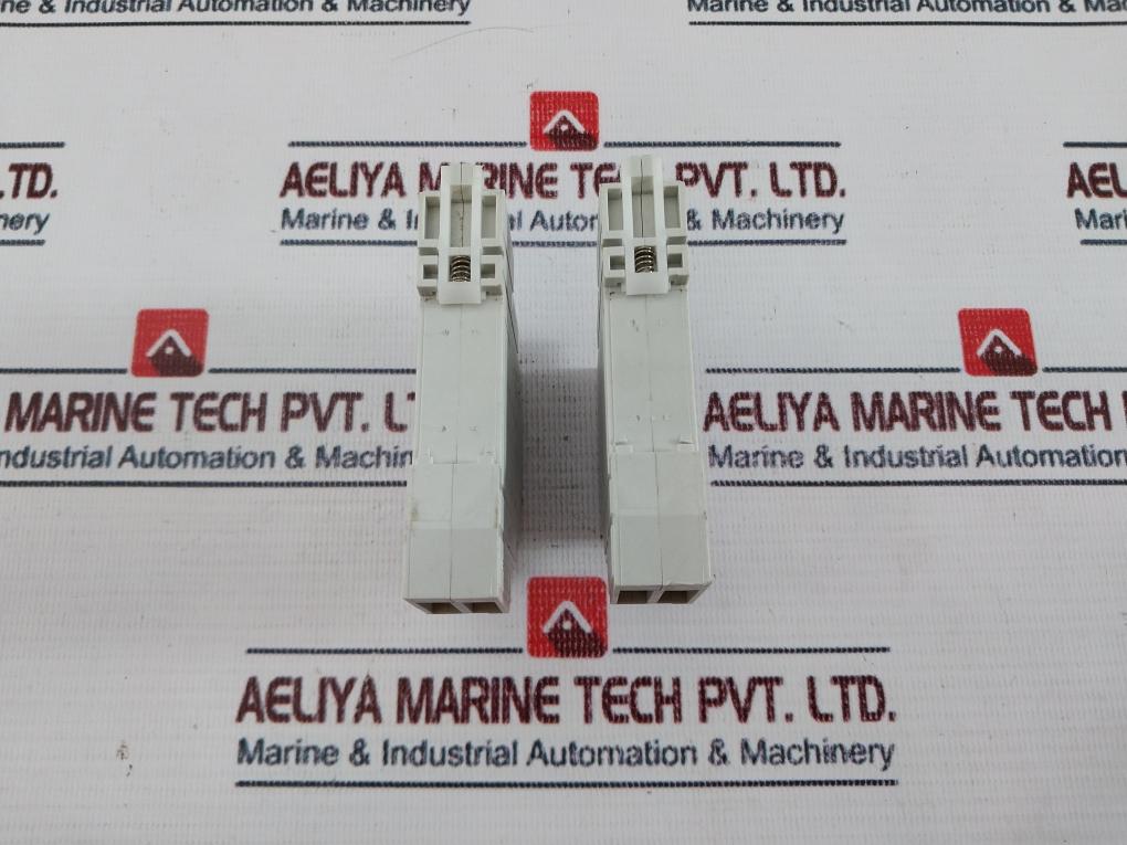 Finder 20.22.8.110.4000 Relay 16A 250V~