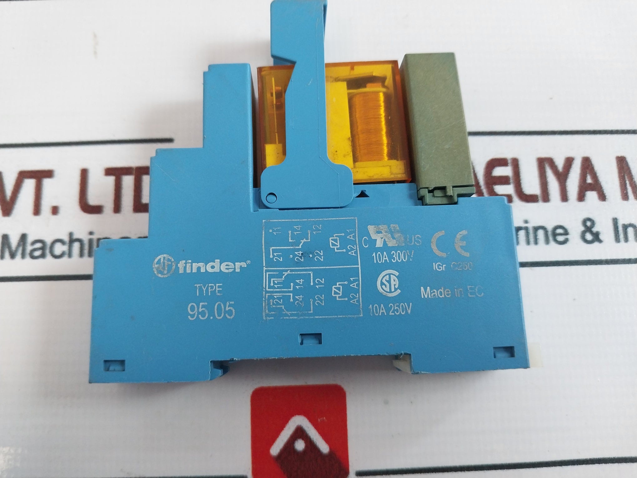 Finder 40.52/95.05 Plug-in Relay With Socket Coil 9902.0024.98 8A 250V~ 50-60Hz