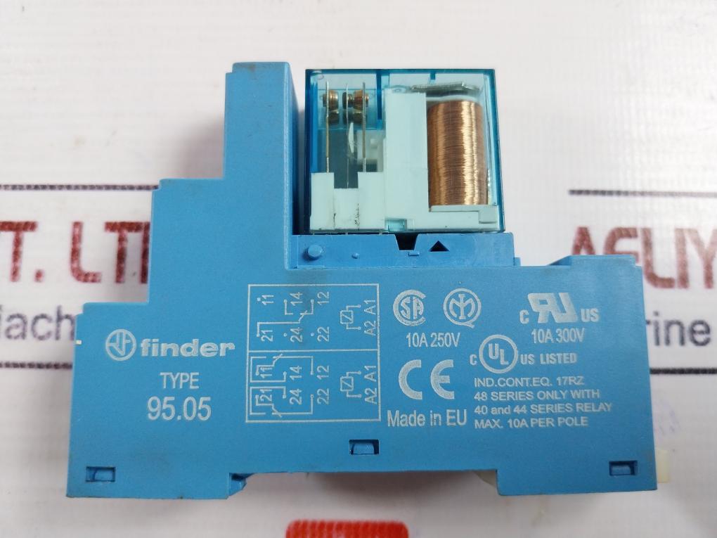 Finder 40.52 Plug-in Relay With Socket 95.05 8A 250V~ 24 Vdc