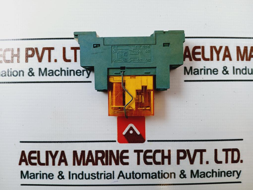 Finder 40.52 Relay W/ 95.65 Base 250V